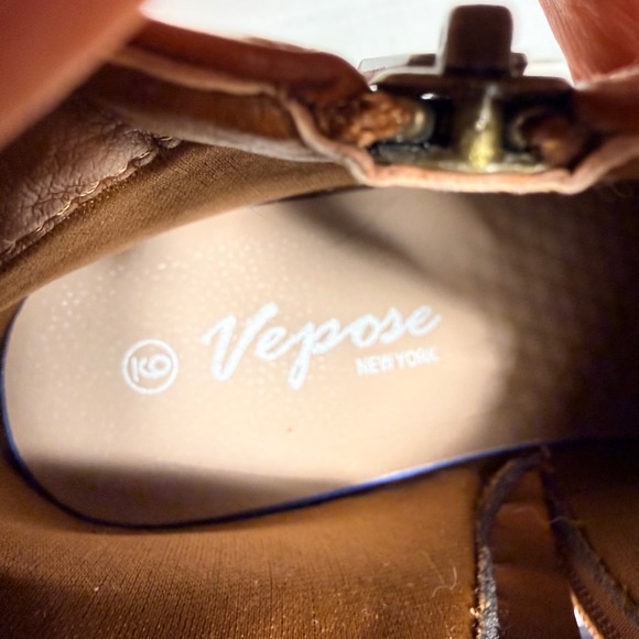 Vepose 9 Saddle Brown Chelsea Ankle Boots Side Zip Booties Boho Equestrian - Picture 3 of 8